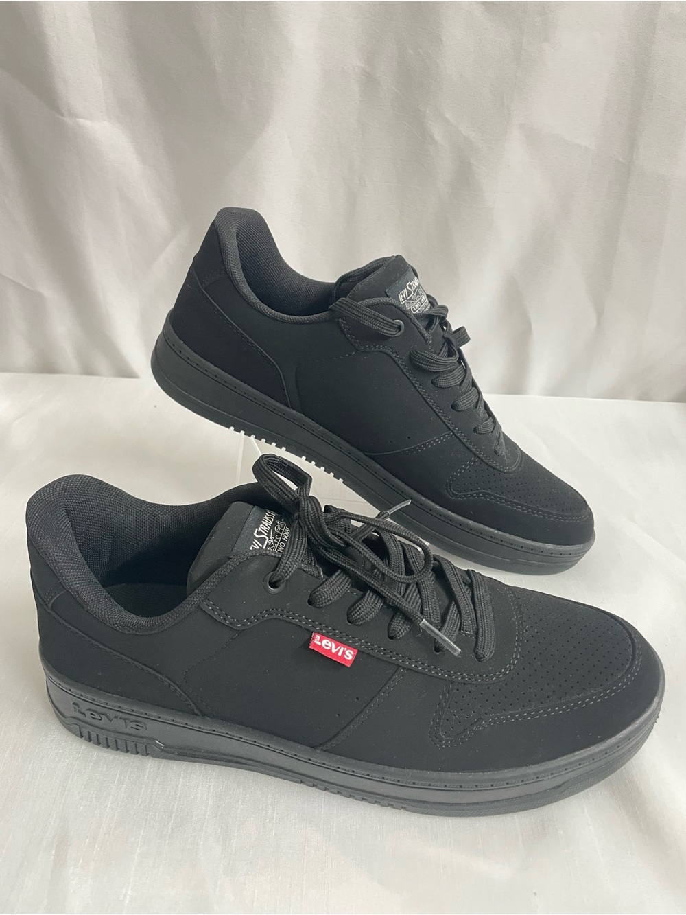 Levi's Men's All-Black Low-Top Lace-Up Sneakers Size 9.5 M